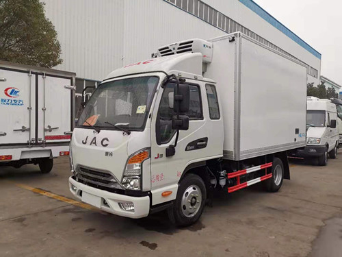 江淮排半3.3米柴油冷藏車